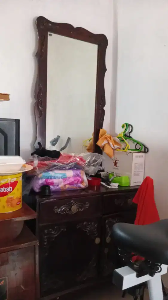 Meja Buffet Rias Kuno 1950