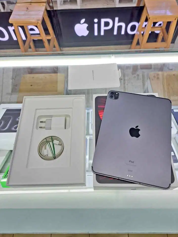 Second IPad Pro M1 11 Inch 256GB Wifi Cell Space Gray Ex IBOX Mulus