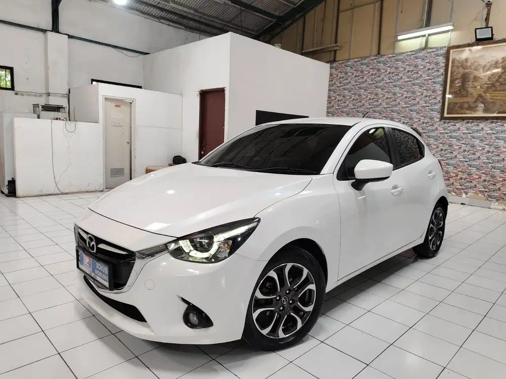 Mazda 2 R 1.5 AT Skyactiv 2017 Low KM Ban Tebal Terawat Istimewa