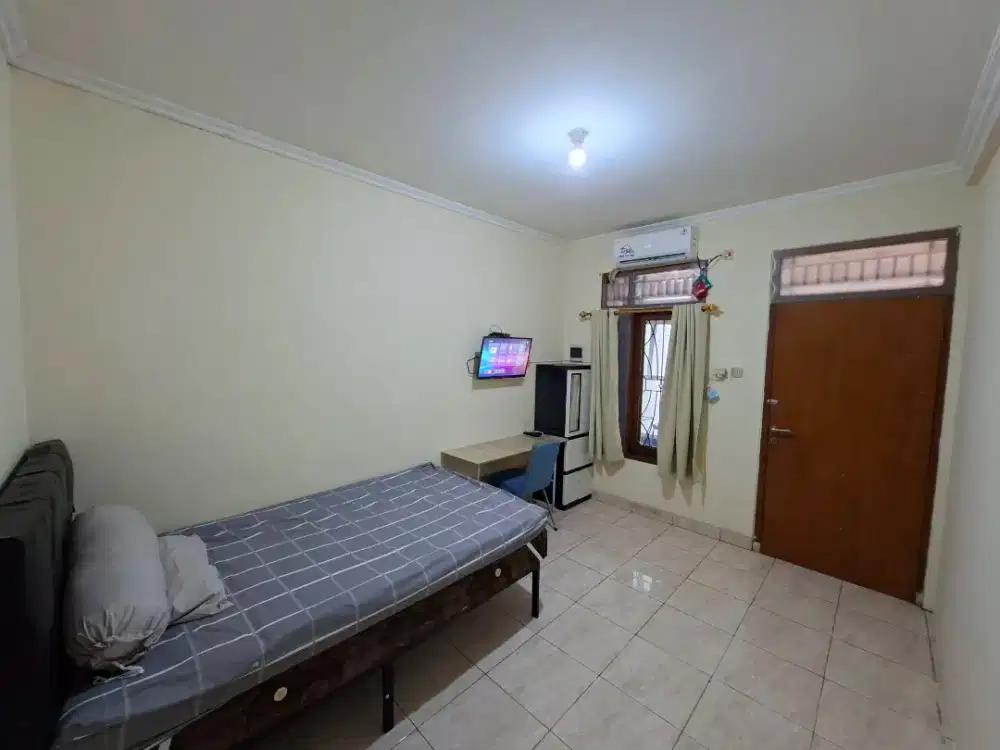 Kost Sewa Bulanan Eksklusif (Full AC + Kamar Mandi Luar, Toilet Duduk)
