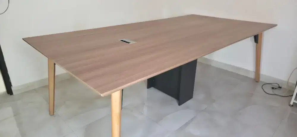 Meja Kerja Super Mulus (Merek Informa)