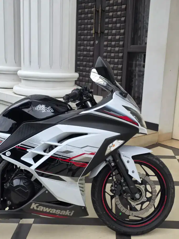 Kawasaki ninja 250 FI SE ABS 2013 km 4 ribu gress like new