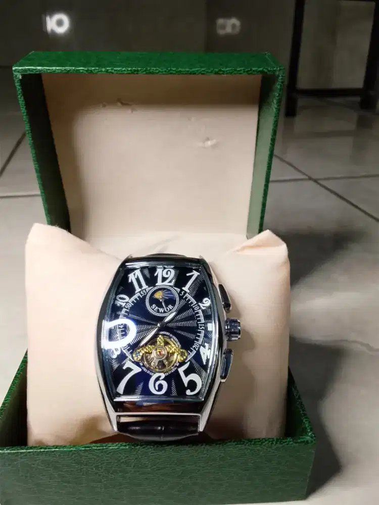 Jam tangan Sewor kinetik