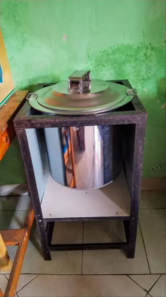 Meja besi, panci dan kompor hi pressure