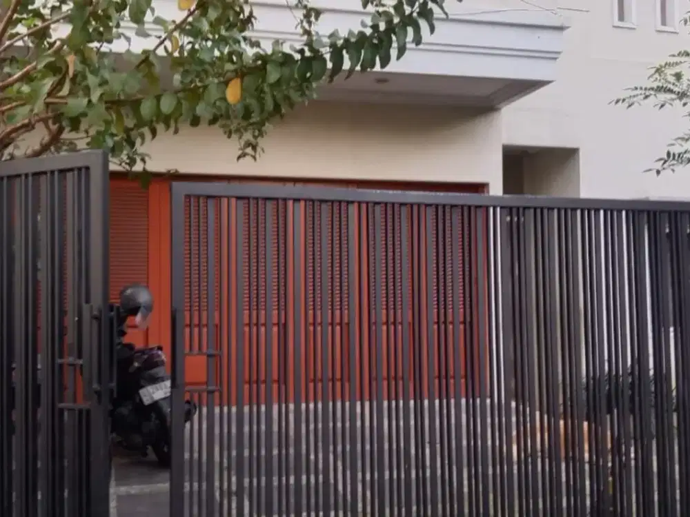 Rumah Bagus Minimalis Kosongan SHM di Raya Merr