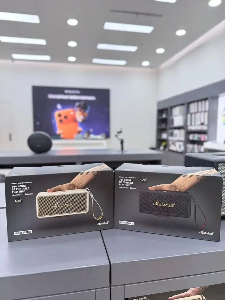 Marshall Middleton II Cream & Black