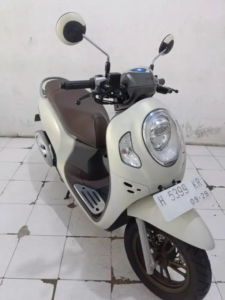 scoopy 2024 putih top kondisi