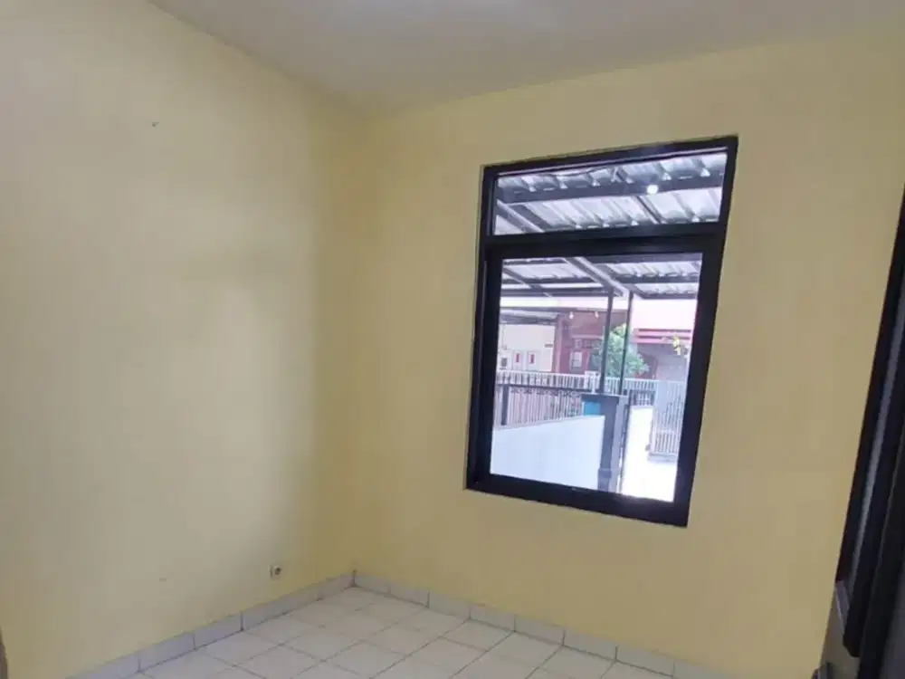 Rumah 2 Lantai Siap Huni di Mutiara Taman Palem Luas, Nyaman, Lokasi Strategis