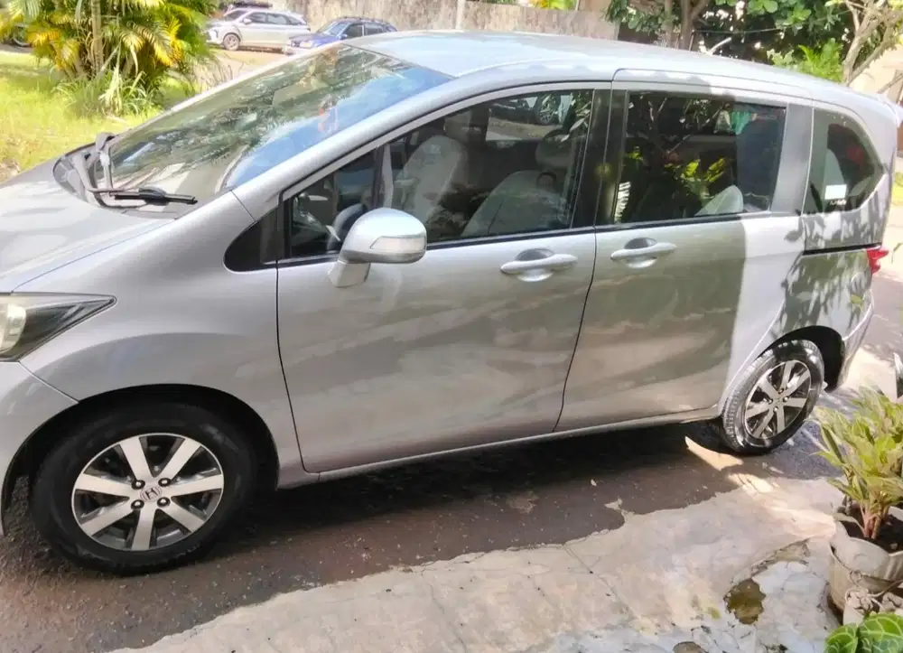 Honda Freed 2010 Bensin