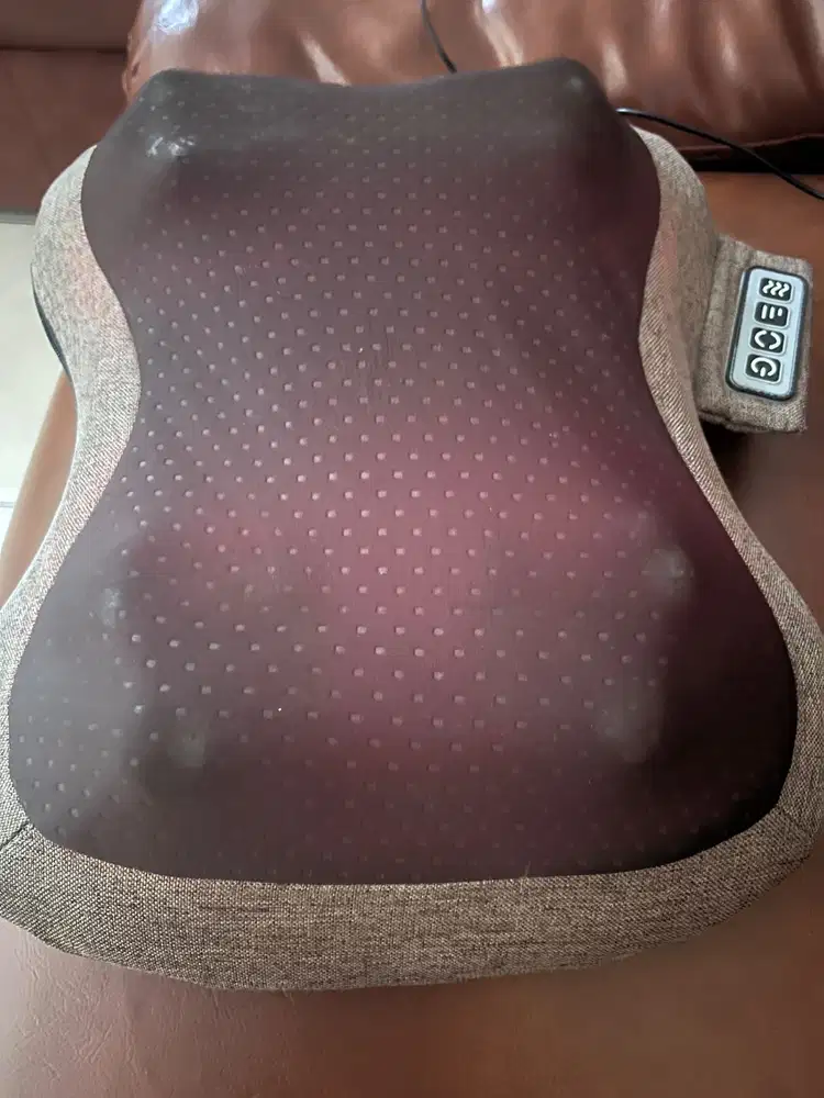 Bantal pijat multifunsi