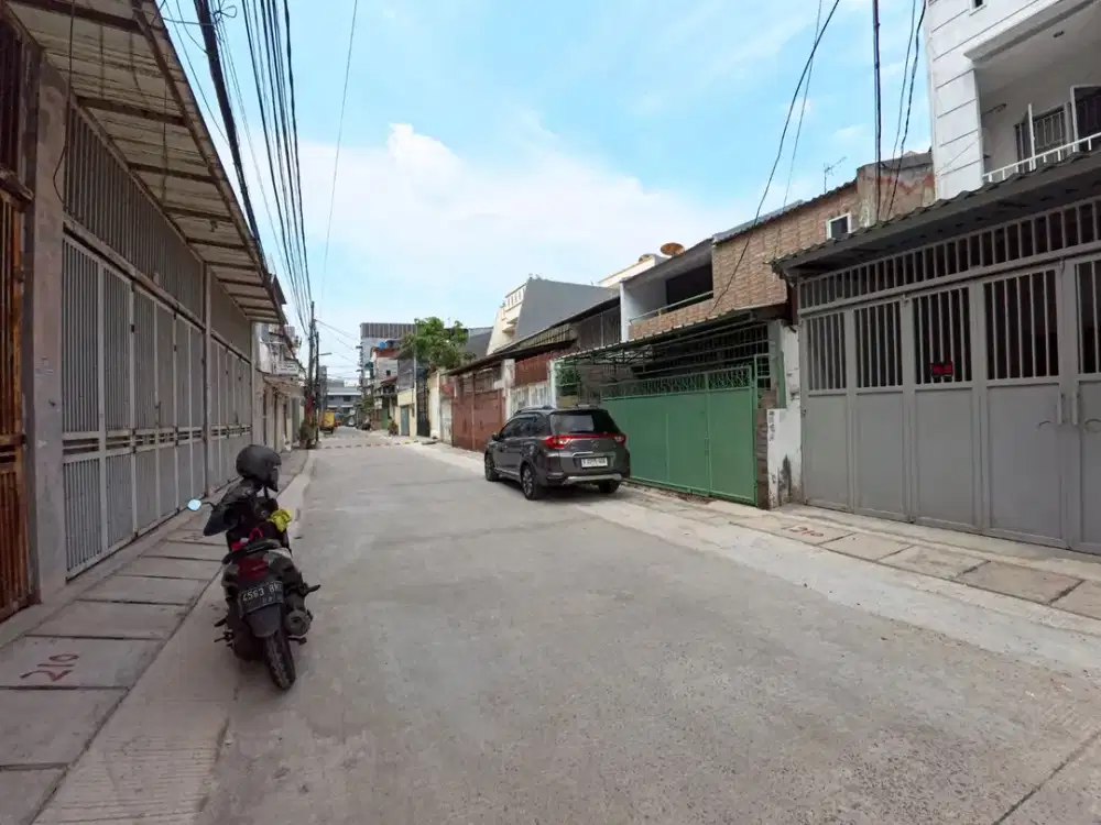 Murah Nih. Rumah Jelambar  Row 2 mobil lega. Jakarta Barat