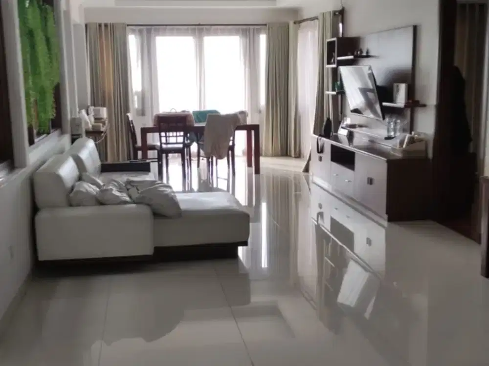 Dijual Rumah View Danau di Kota Baru Parahyangan