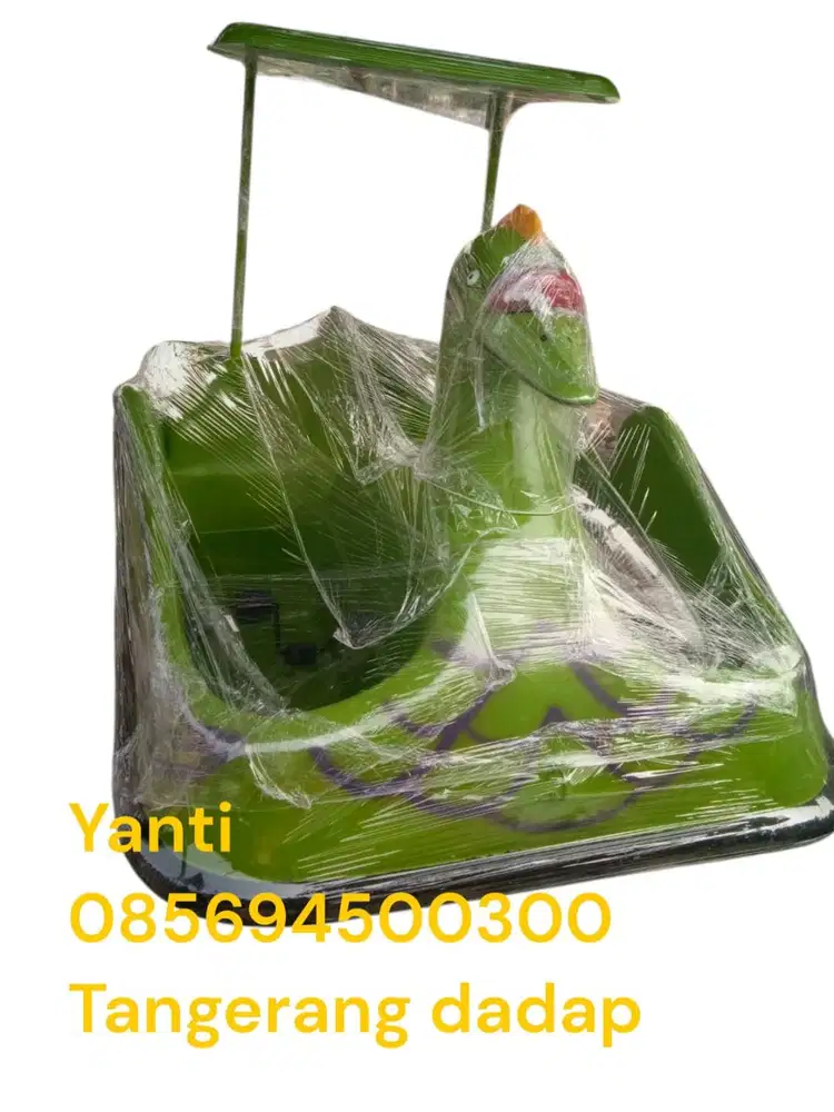 sepeda air bebek bebekan,perahu wisata danau,sepeda air bebek sedang