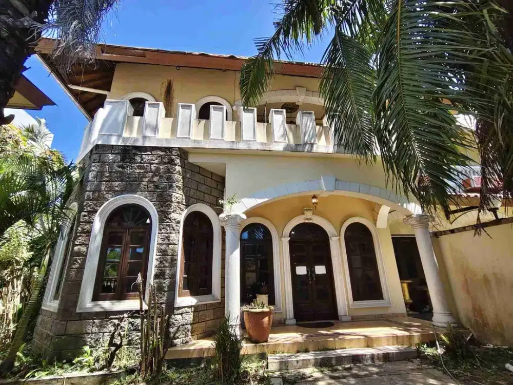 Villa Spanish Style strtaegis Dukuh Indah Kerobokan Bali