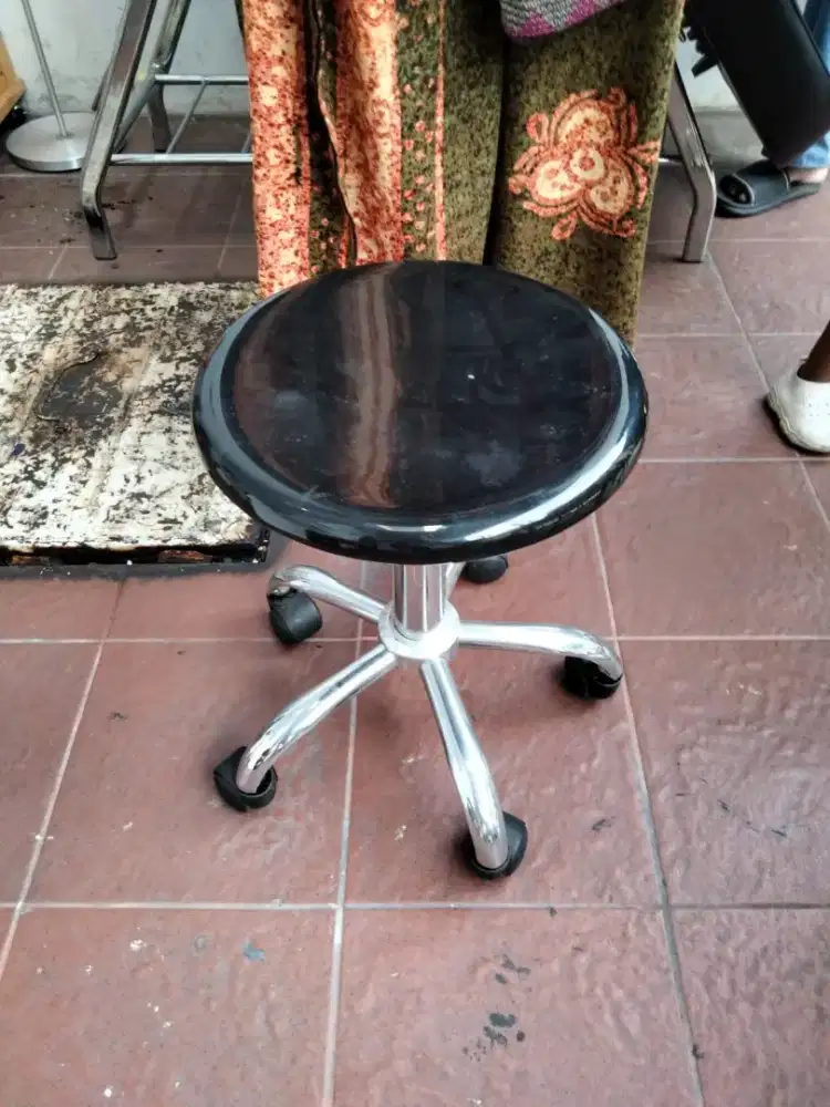 Bangku salon (putar) turun naik