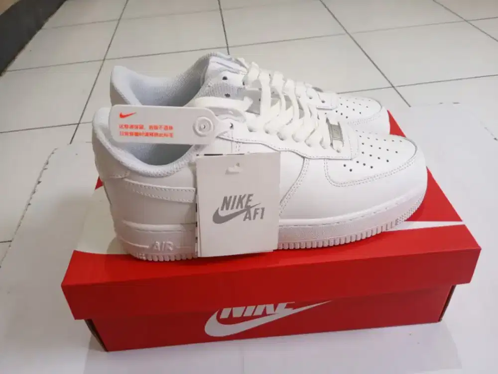 Sepatu Nike air force white uk 37.5 & 40
