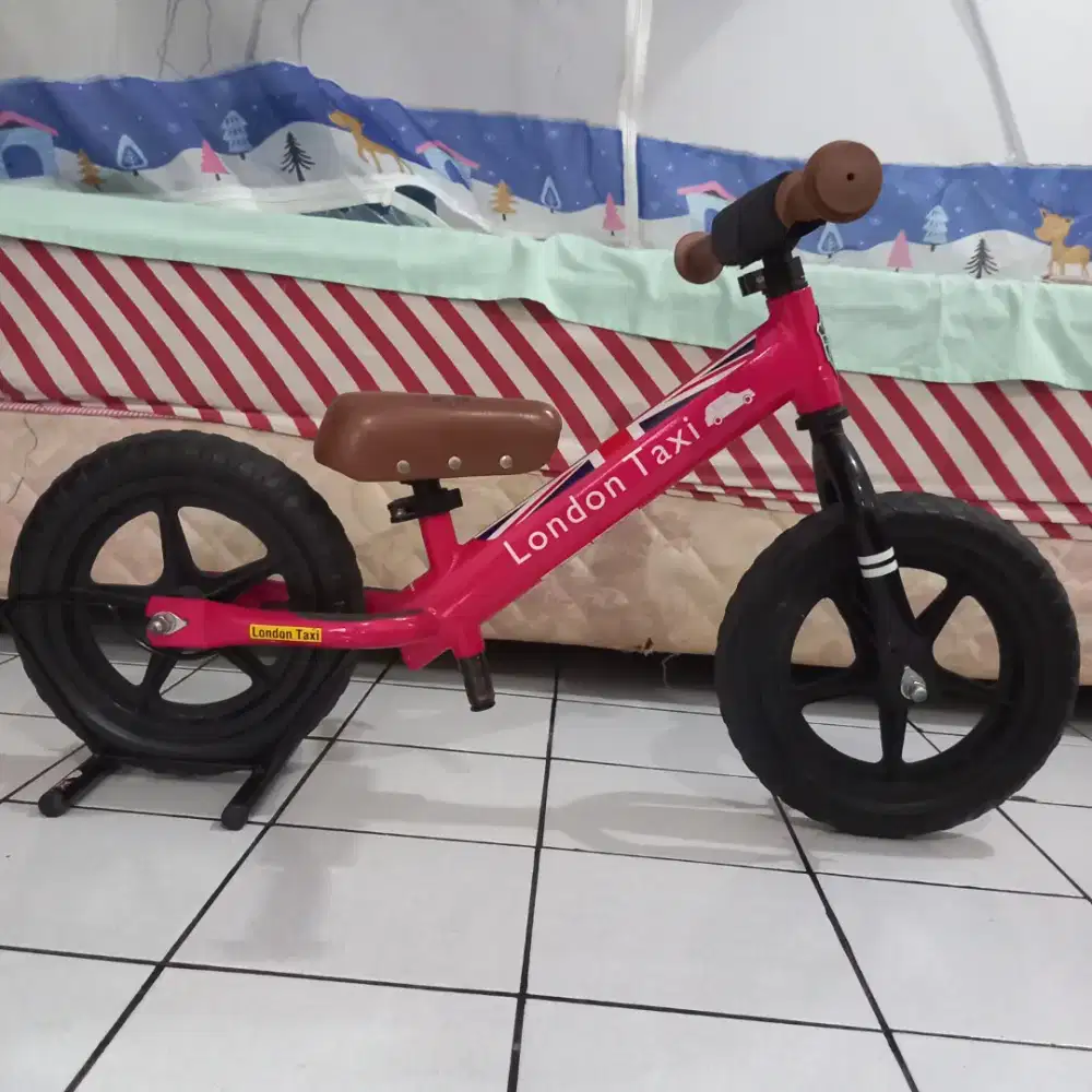 Sepeda Balance Bike London Taxi
