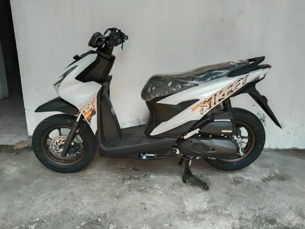HONDA BEAT STREET WHITE
