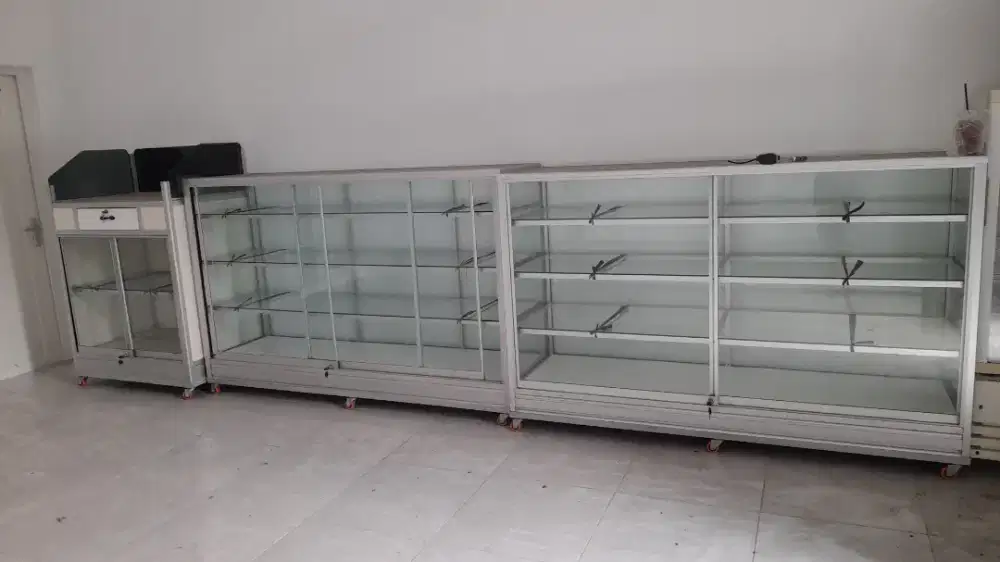Jual etalase, meja kasir apotik dan show case