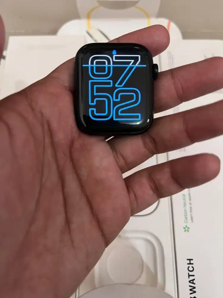 Apple Watch SE Gen 2 44mm resmi ibox fullset mulus pemakaian