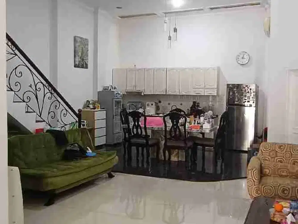 Dijual rumah bagus di taman Surya 3