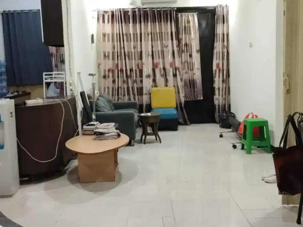 Rumah 1.5 Lantai Semi Furnished sudah SHM Lokasi Strategis di Graha Raya