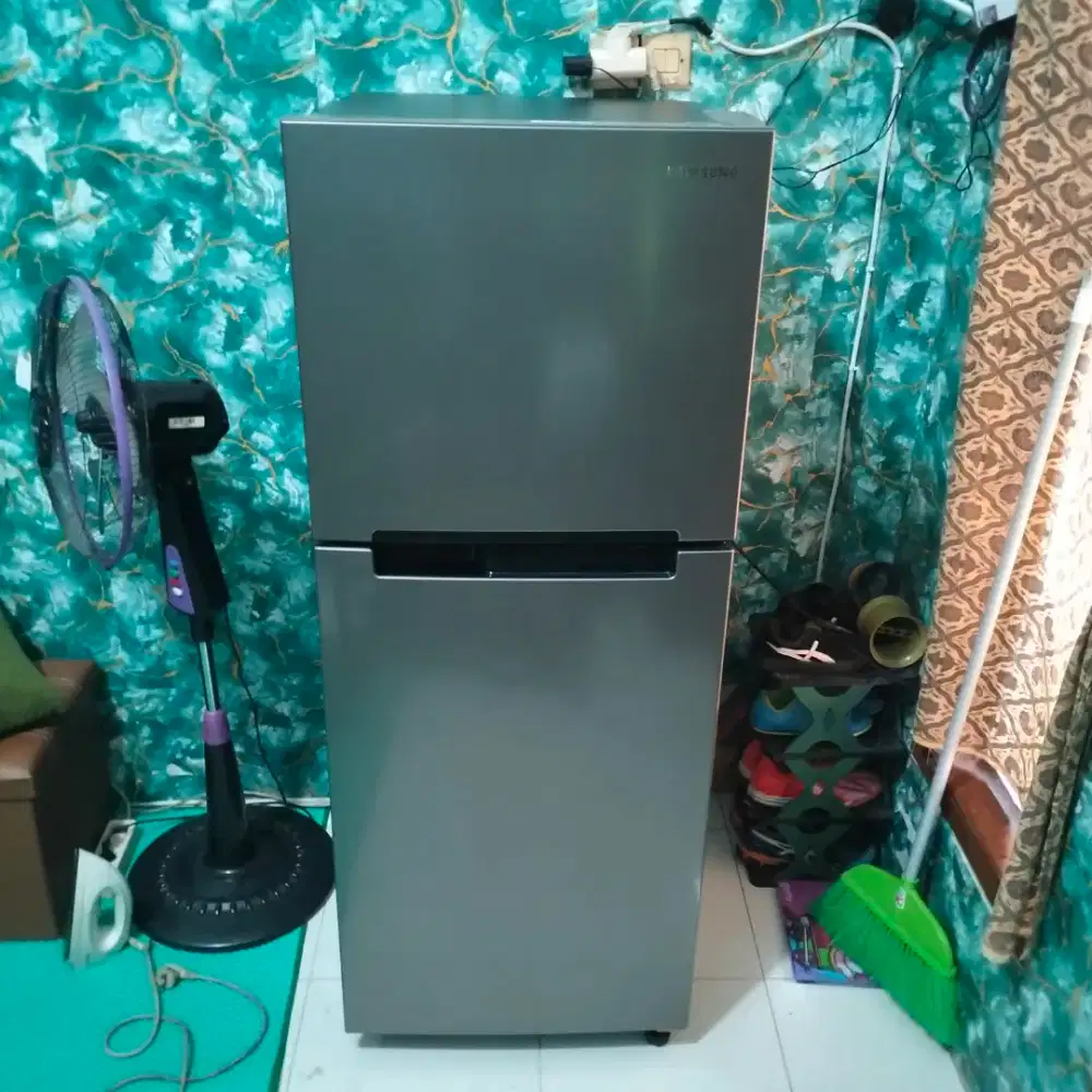 Bismillah semoga laku jual kulkas dua pintu merk Samsung dua pintu