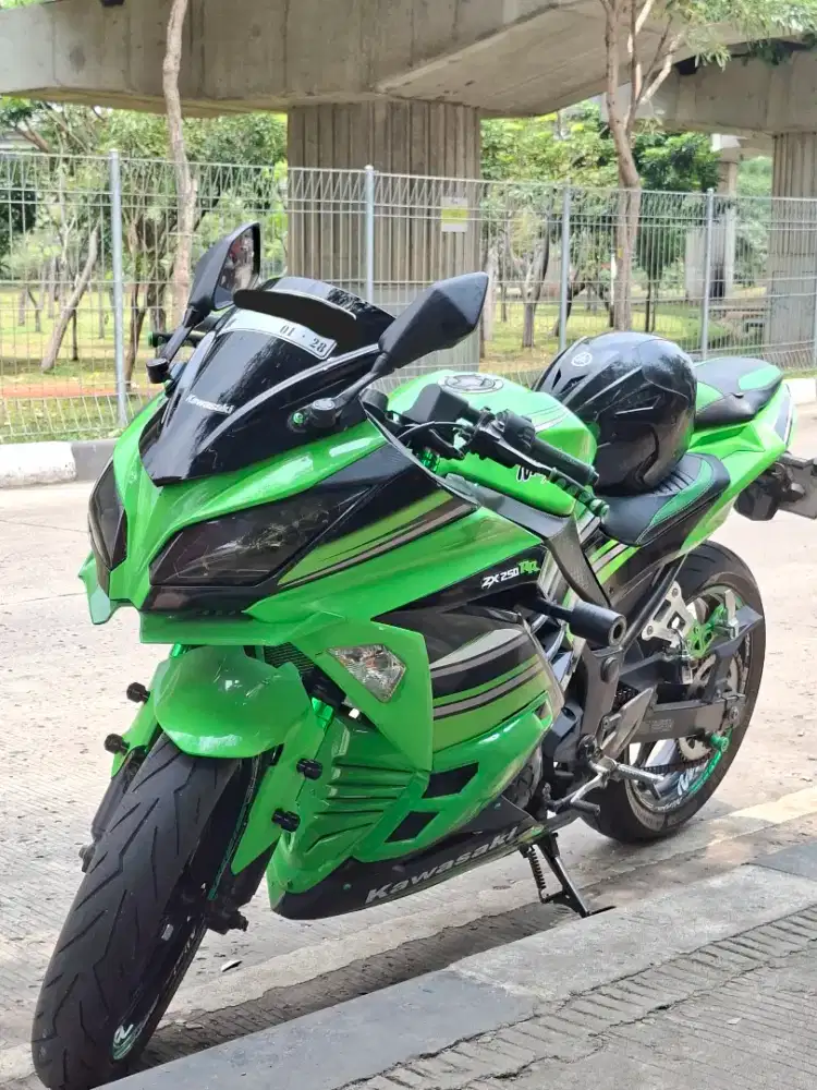 Di jual kawasaki Ninja 250 fi old lengkap 2012 Mulus