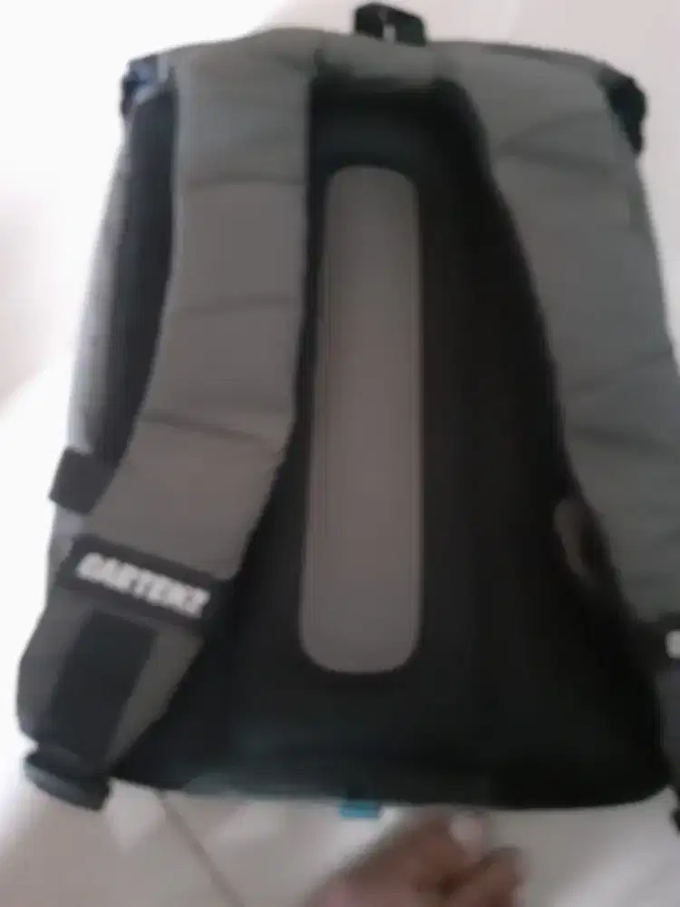 tas laptop plus tutup anti hujan merk carsten...