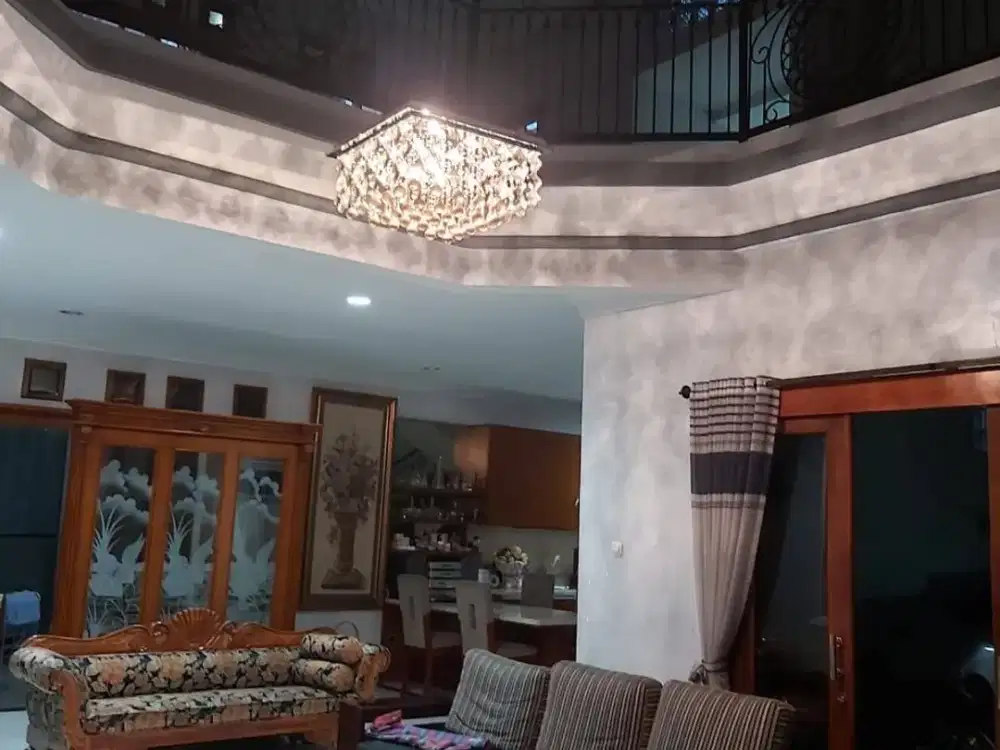 LT 256 LB 450! Rumah Tengah Kota Bandung Daerah Moch Ramdan Cuma 4 M