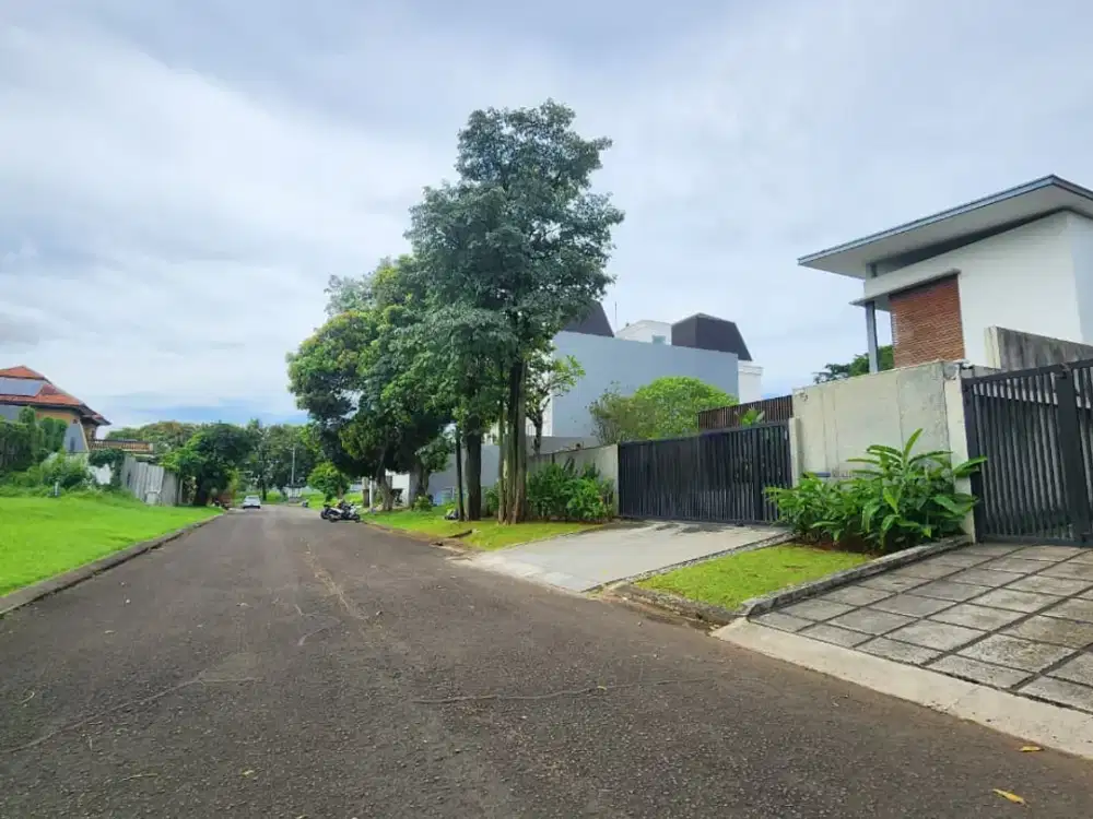 WTS / Dijual Cepat Rumah Dengan Desain Tropical, Rapi, dan Sangat Nyaman di Paramount Hill Golf, Gading Serpong