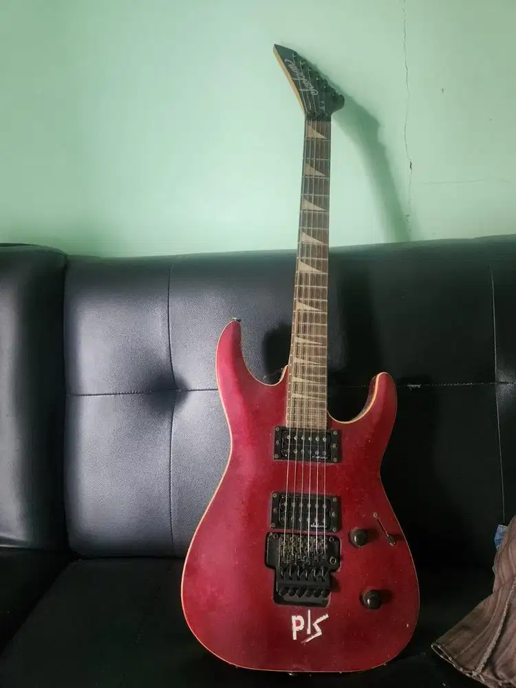 Gitar listrik upside down