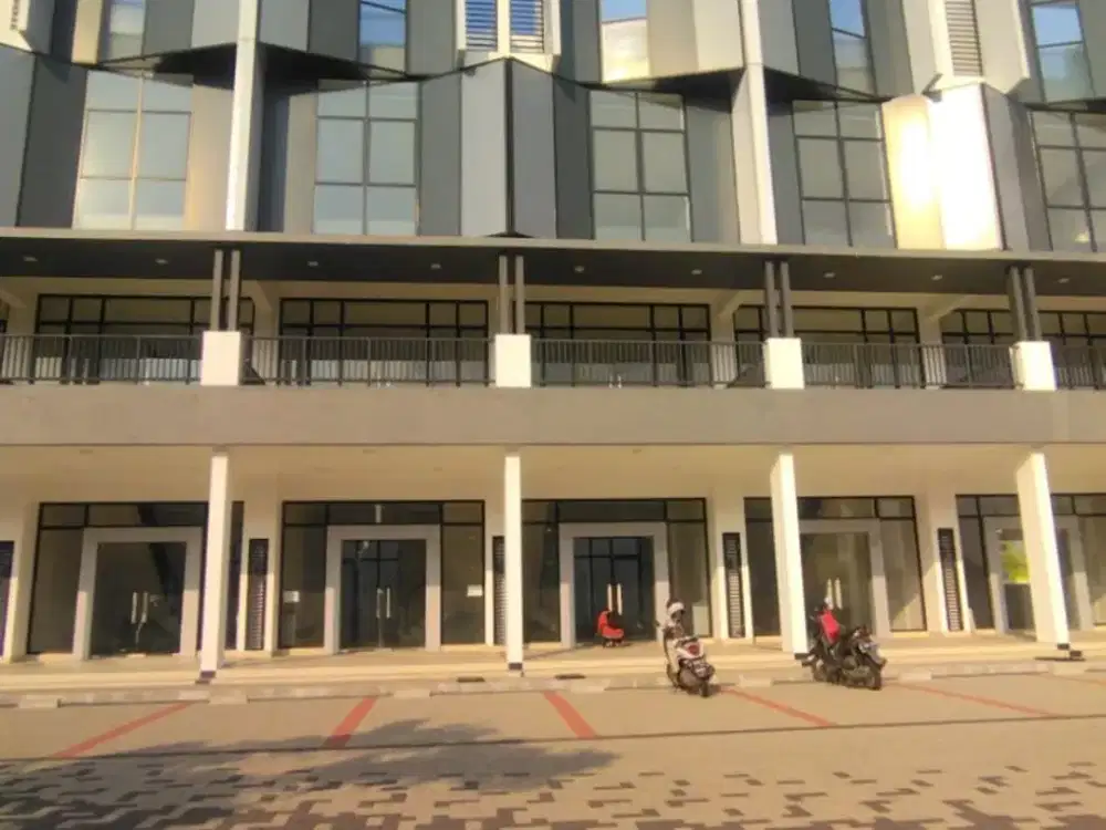 Ruko 3,5 Lantai Siap Huni di Summarecon Crown Gading, Bekasi
