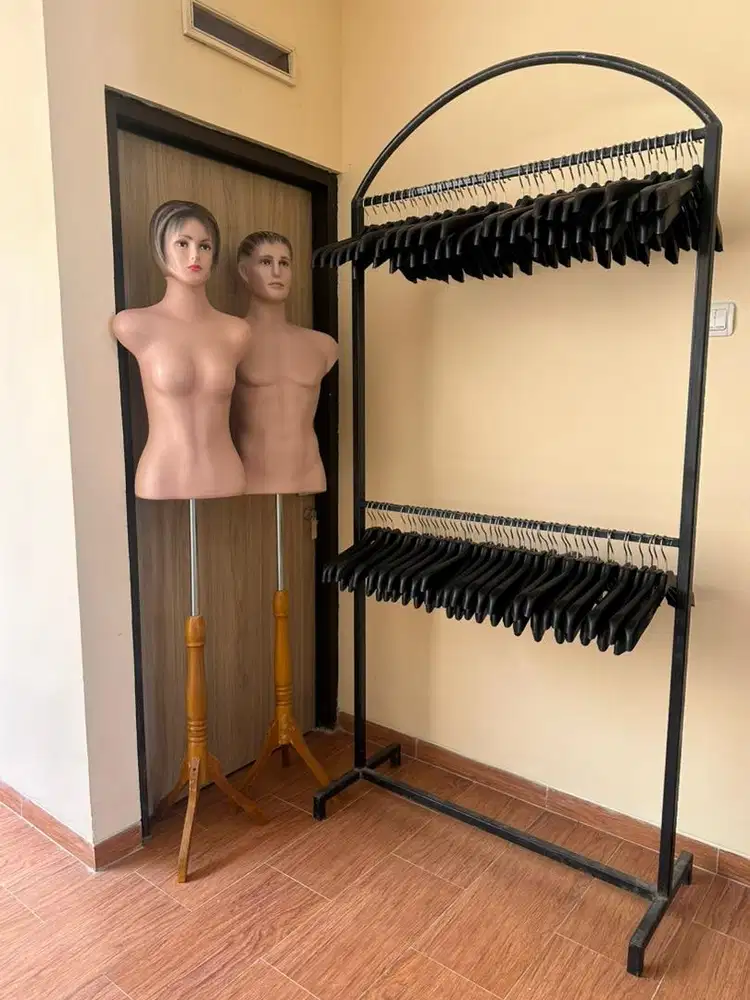 Standing hanger, hanger, manekin