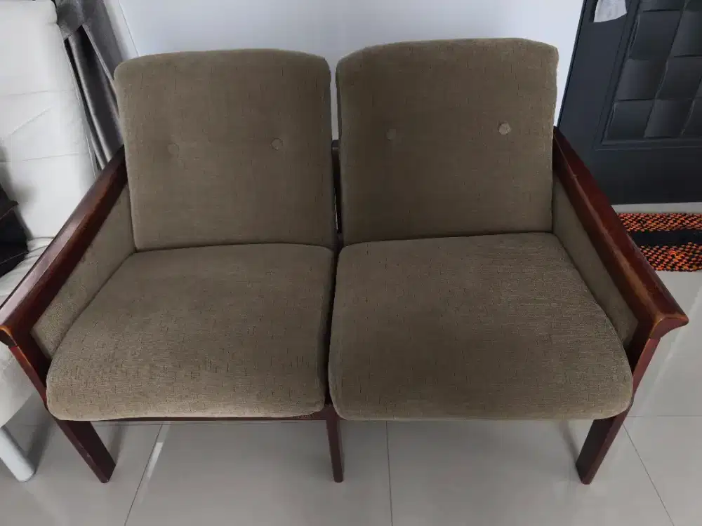 Kursi Tamu Sofa,Kayu Solid Ligna - Kain Ateja - Kondisi Bagus Terawat