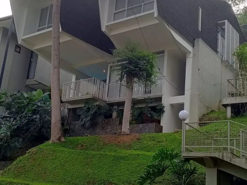 Jual Villa plus KOLAM RENANG di DAGO Bandung Utara Siap Huni harga Murah
