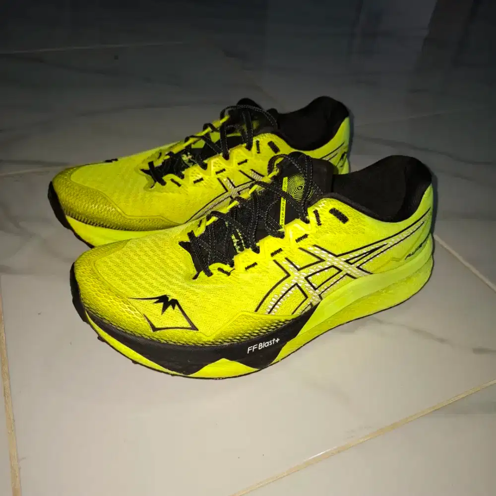 Sepatu lari trail running asics fujispeed3
