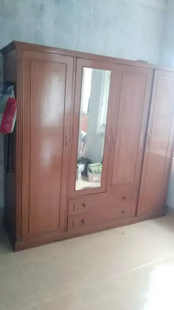 Lemari pakaian 4 pintu jati
