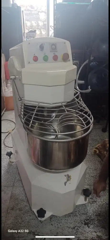 Mixer Roti Hengwei HW-10B 1 Speed – Jarang Pakai, Siap Pakai!