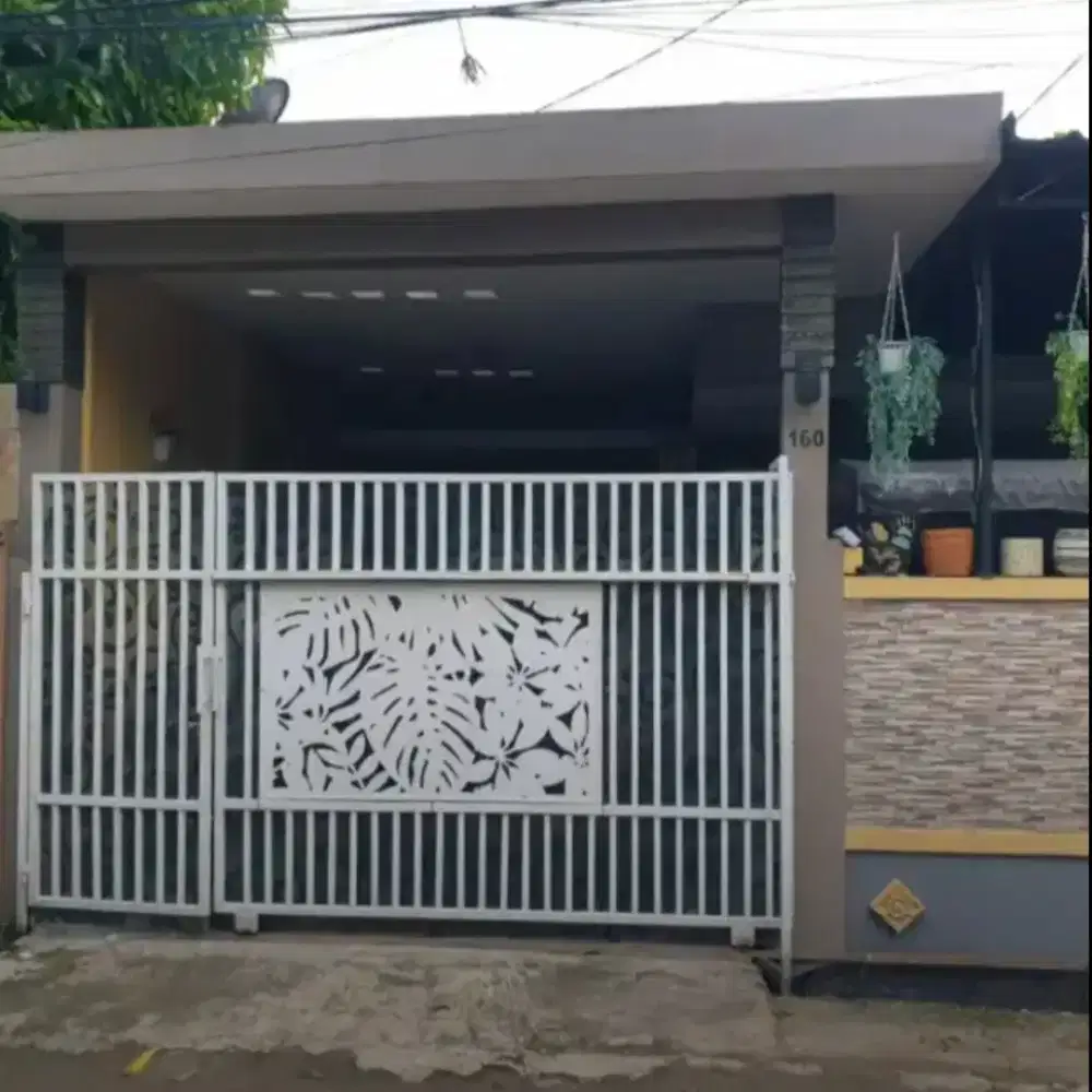 Disewakan rumah ruang keluarga agak besar lega 4 kamar 2 kmr  mandi