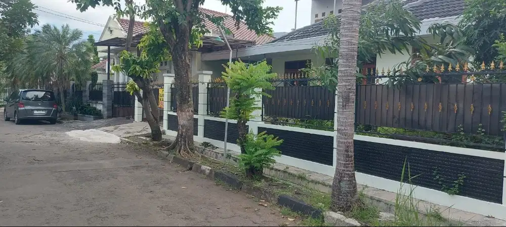 RUMAH LUAS, TERANG & SEJUK – AKSES TOL DEPAN KOMPLEK Bulog 1 Jatiwarna