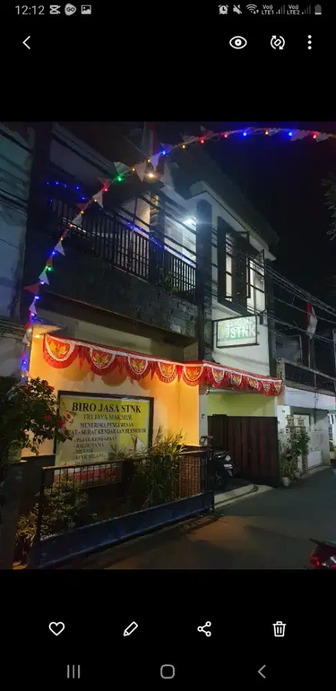 2 rumah berdampingan