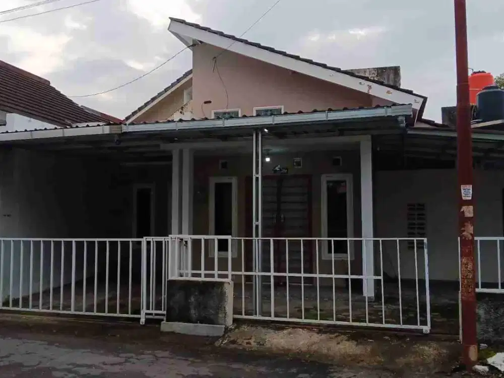 Rumah Tinggal Furnish Lokasi Strategis di Triharjo Sleman