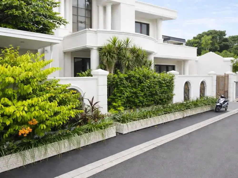 FOR SALE CIPETE RUMAH MEWAH SIAP HUNI SEBAGIAN BERFURNITUR BARIS JALAN LEBAR