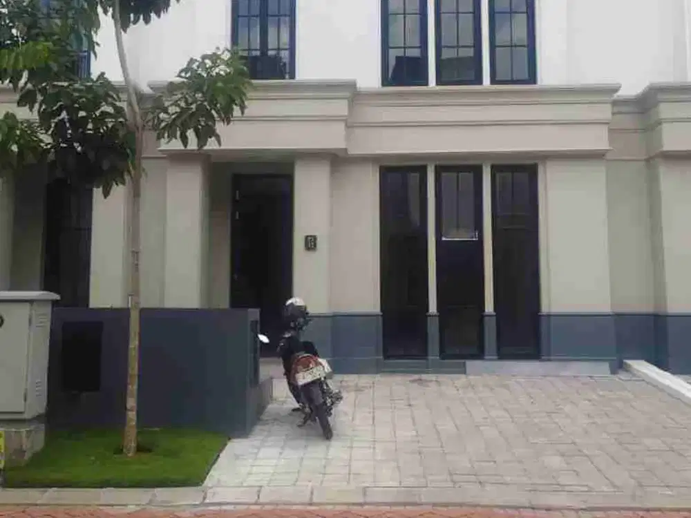Rumah Bagus siap huni Dian istana, bersebelahan graha family, Pakuwon indah, citraland