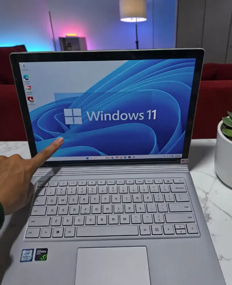 Microsoft Surface Book GTX-TB Gaming dengan Intel Core i7