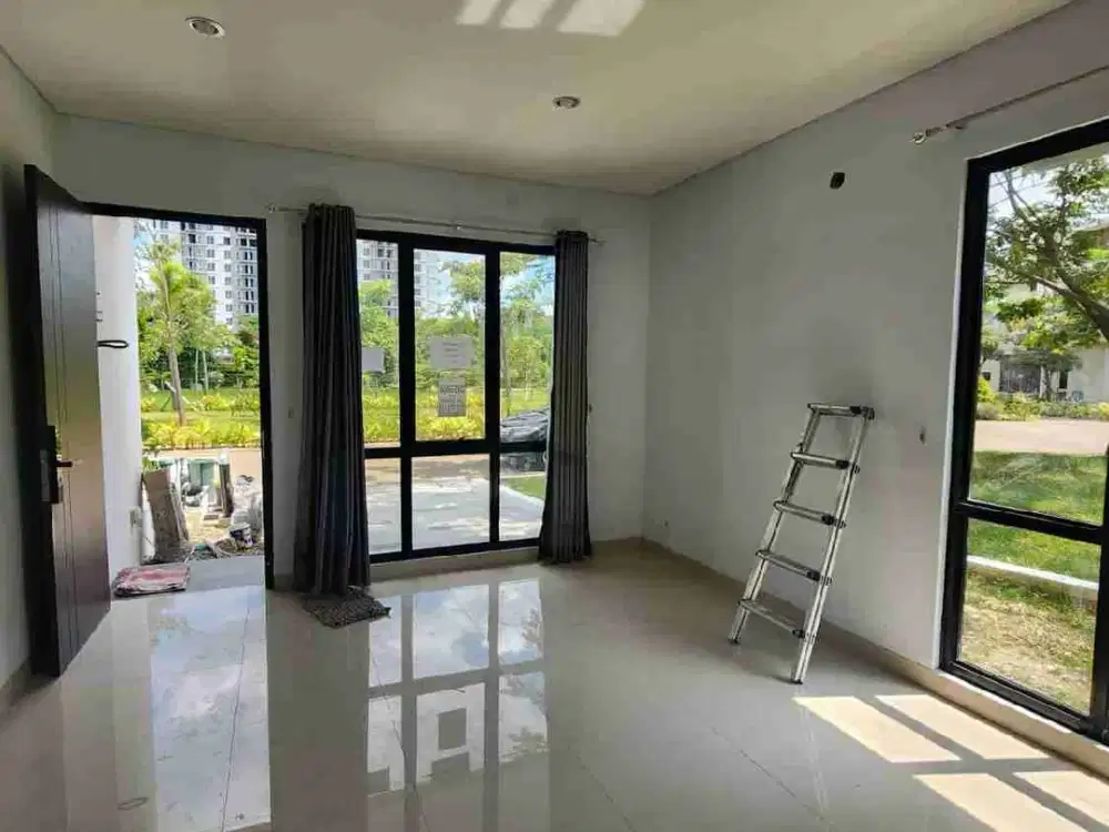 DISEWAKAN RUMAH HOEK ROYAL PALM BLOSSOM