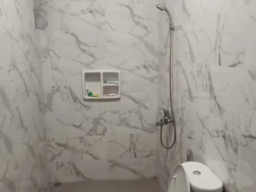 Dijual Rumah Mewah 3 Lantai di Cluster Aralia Harapan Indah – Siap Huni & Full Fasilitas (010)