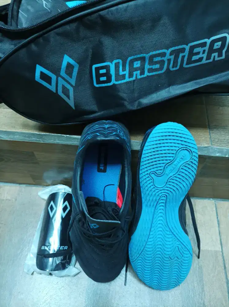 Sepatu futsal blaster
