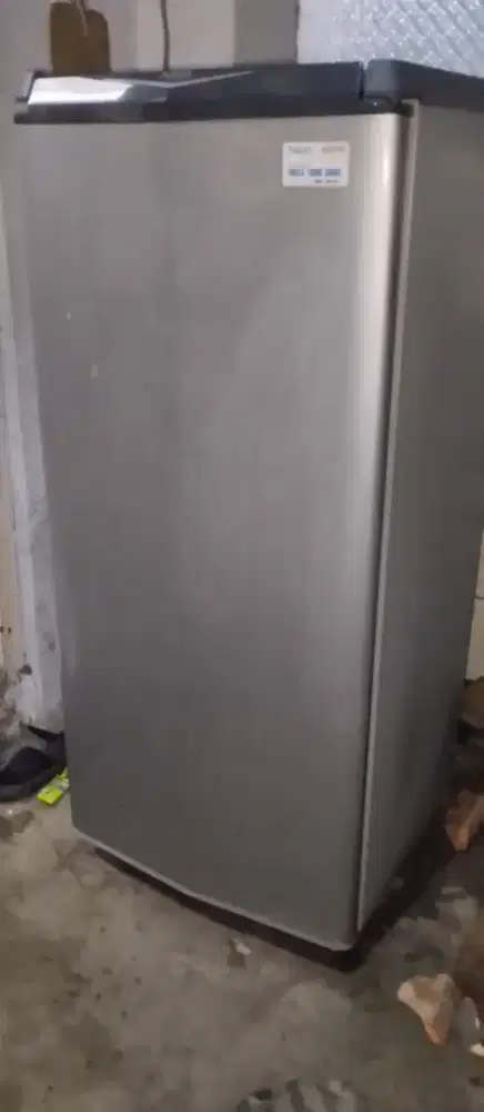 Kulkas merk Sanyo Aqua